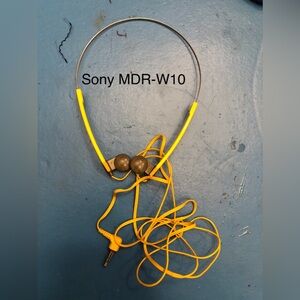 Vintage Sony Walkman Sports Dynamic Stereo Headphones Yellow MDR-W10